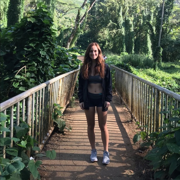 Meet your Posher, Ashley - Picture 4 of 4